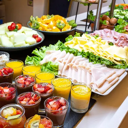 Casual Belle Epoque Hotel