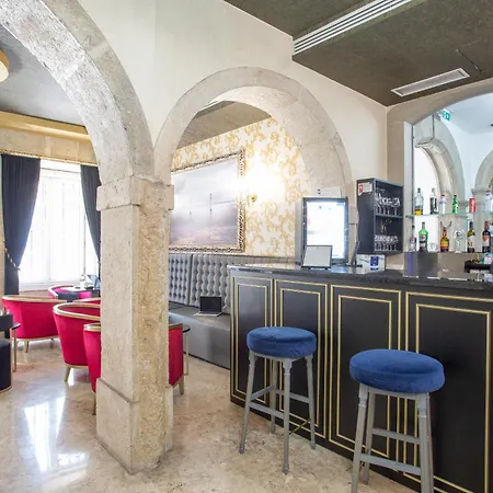 Casual Belle Epoque Hotel 4*