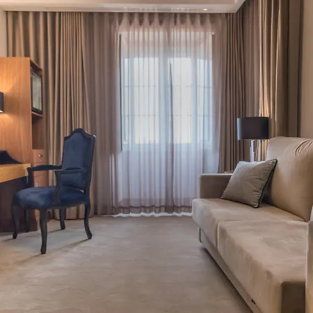 Casual Belle Epoque Hotel 4*